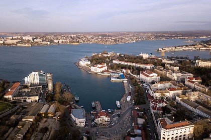 Обломки сбитой средствами ПВО ракеты упали в частном секторе Севастополя