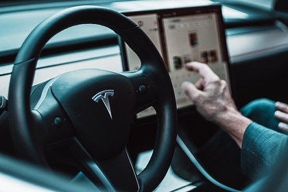 У владельца Tesla случайно угнали автомобиль из-за сбоя