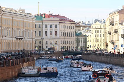 В Петербурге уехавшего депутата лишили мандата за прогулы заседаний