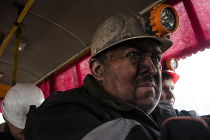 Около 190 шахтеров эвакуировали из российской шахты после обрушения