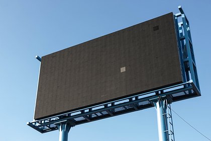 Уличный билборд начал показывать порно