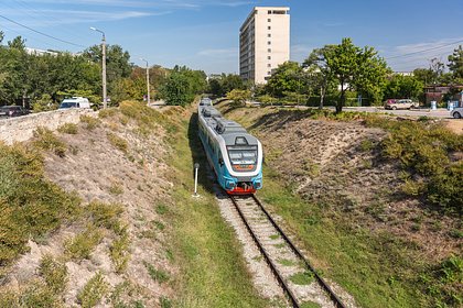 Движение поездов на поврежденном железнодорожном участке в Крыму восстановили