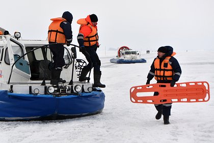 В российском регионе провалился под лед вездеход с лесорубами