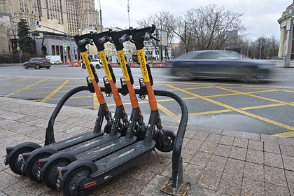 В Москве мужчина на электросамокате сбил девочку