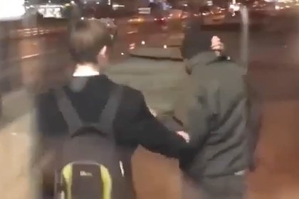 В Москве подростки избили мужчину дубинками и попали на видео