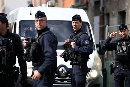 Во Франции мужчина сбил пешеходов и попытался сжечь свой автомобиль