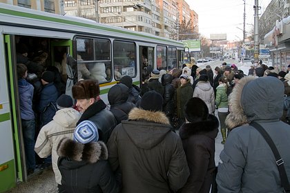 В российском регионе пьяный водитель сбил трех человек на остановке