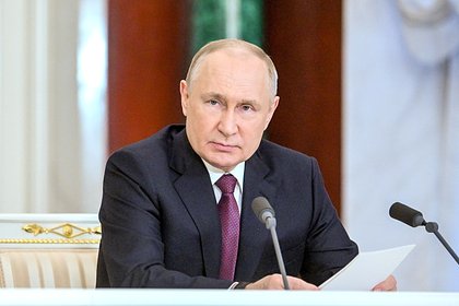 Путин подписал закон об индексации МРОТ и страховых пенсий