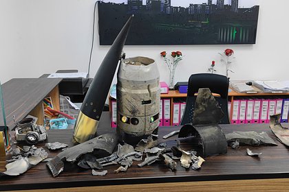 Израильтянин собрал коллекцию из обломков ракет и сфотографировал ее