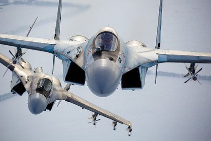 Российские самолеты уничтожили три катера с десантом ВСУ в Черном море