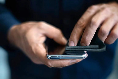 Samsung выпустила тряпку для смартфонов в стиле Apple